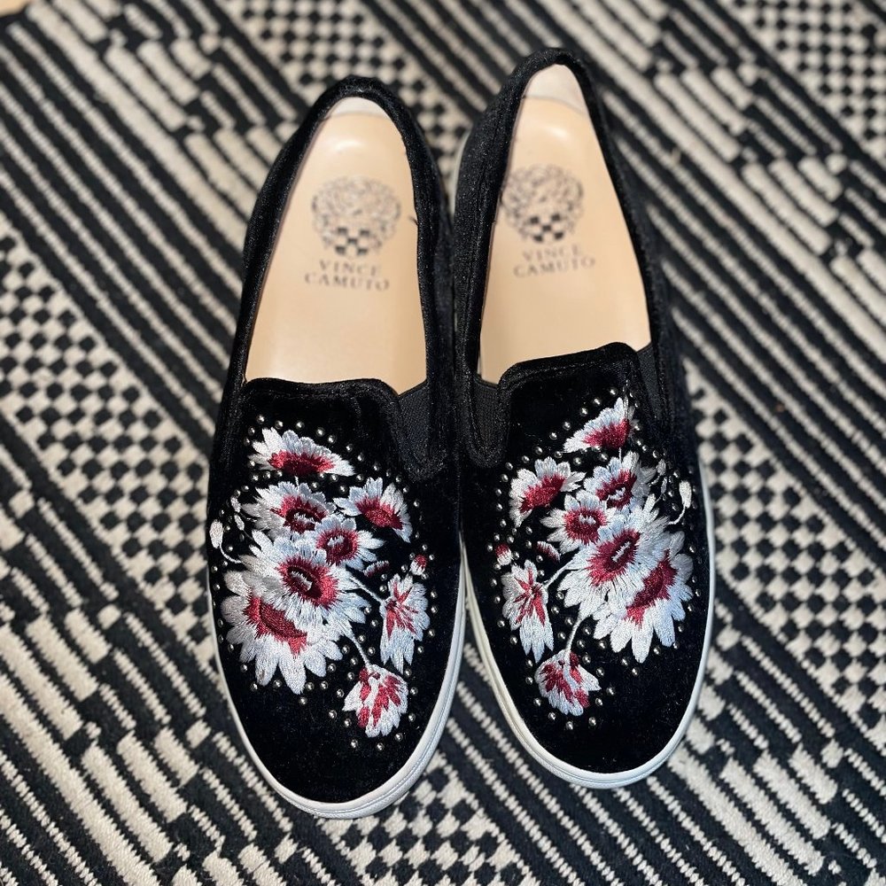 Vince Camuto Slip Ons Size 8 Women's